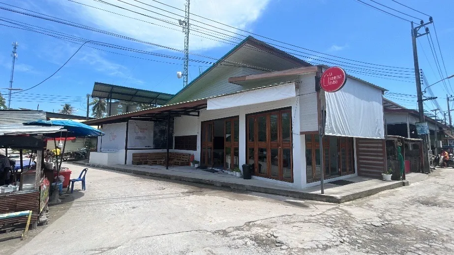 The La Bombona Diving dive centre in the heart of Koh Lipe