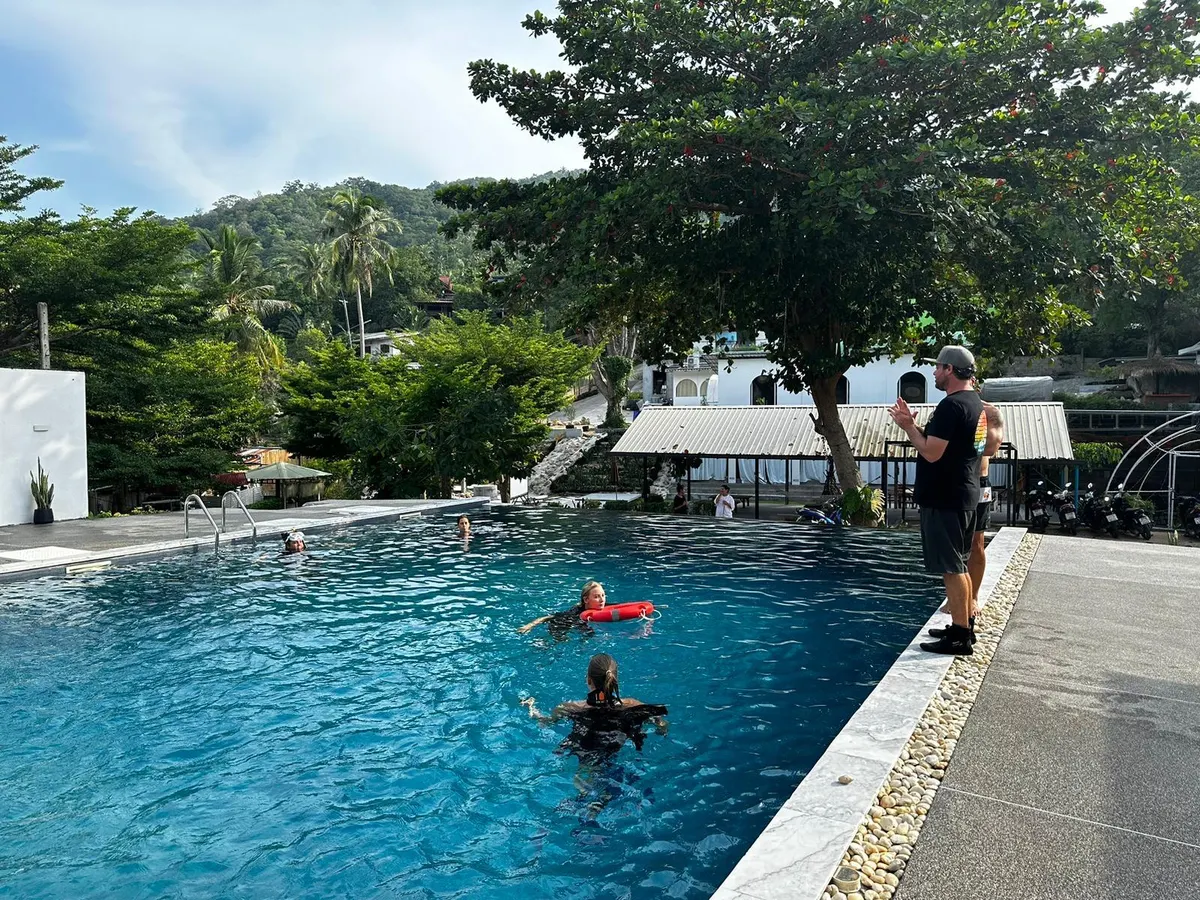 Rescue skills practice in the pool during the confined session