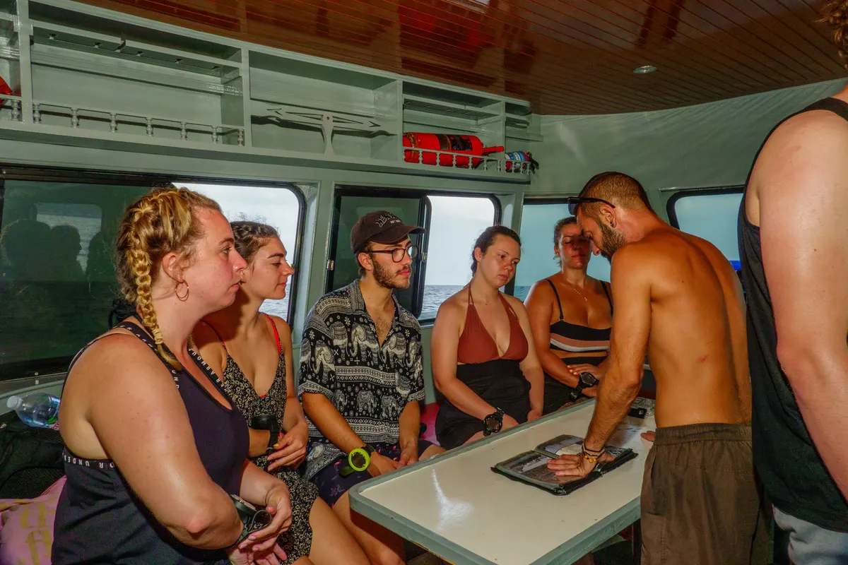 Rescue theory session around the table in the boat cabin