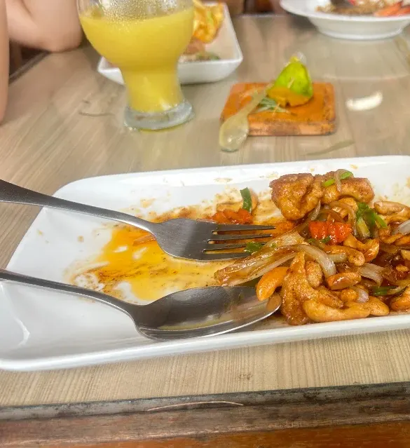 Freshly prepared Thai lunch at the dive school