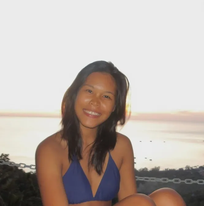 Fon (Julie) smiling at the La Bombona Diving dive centre in Koh Lipe